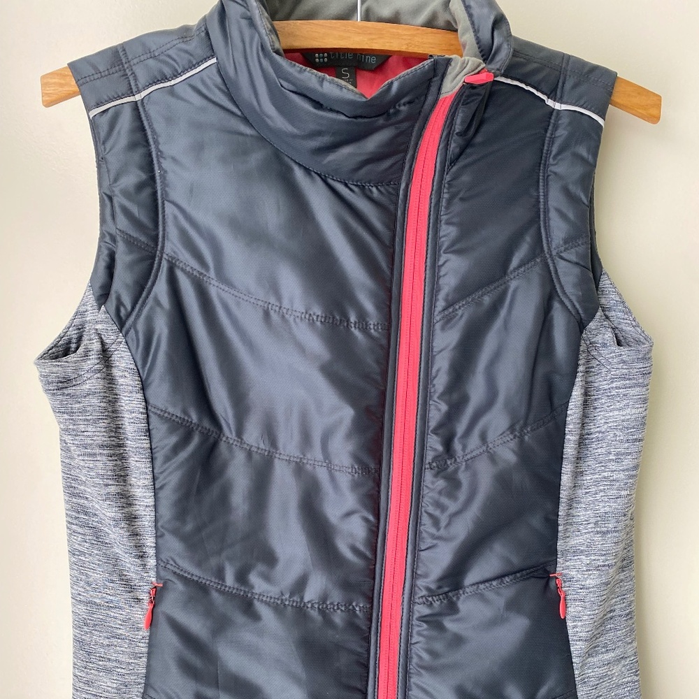 Title Nine Will Power Puffer Insulated Vest Gray/Pink